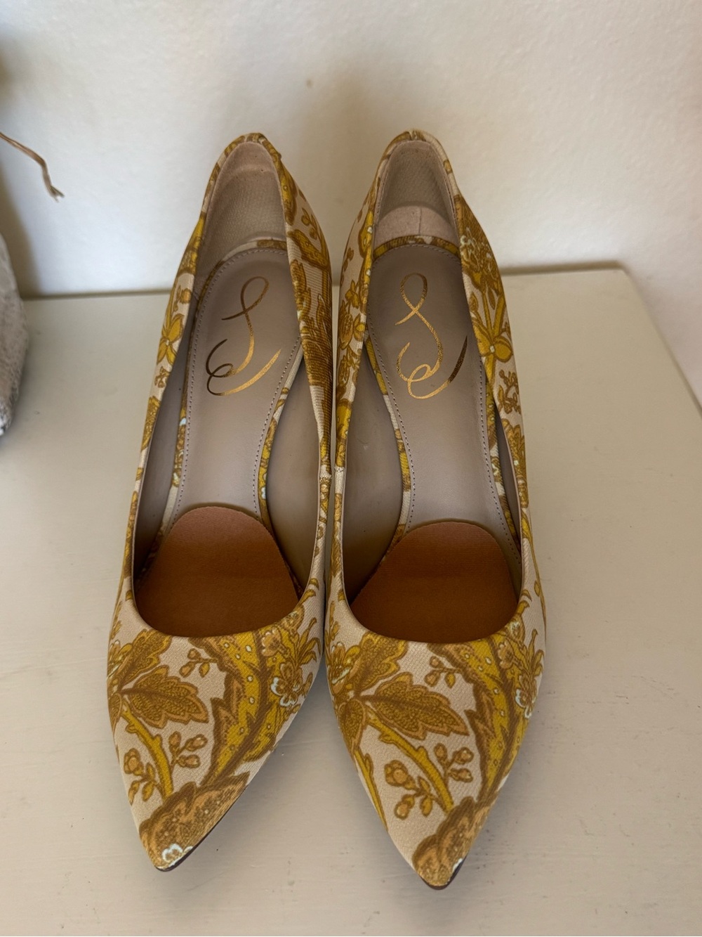 Sam Edelman Women’s Yellow Floral Pointed-Toe Pumps - Picture 3 of 7
